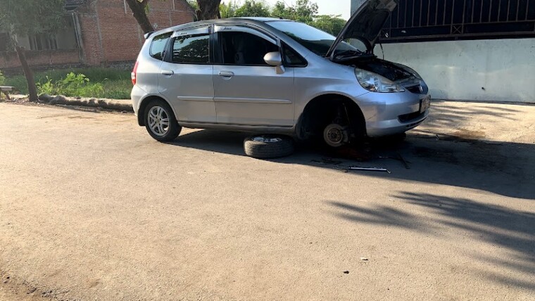 Bengkel Mobil Dwi Mulya Motor SULIADI (0) in Kota Mojokerto