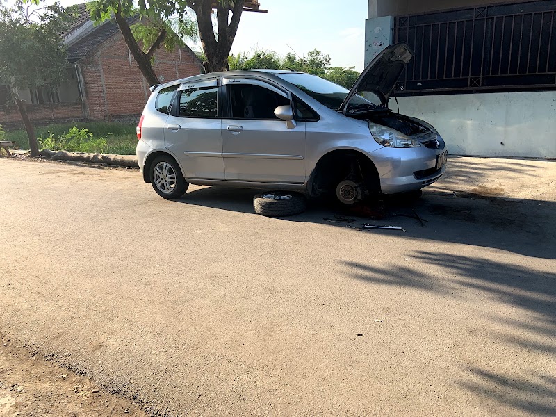 Bengkel Mobil Dwi Mulya Motor SULIADI (0) in Kota Mojokerto