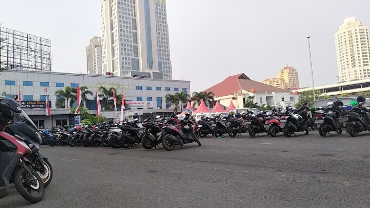 Parkiran Motor Samsat Jakarta Selatan (0) in Mampang Prapatan